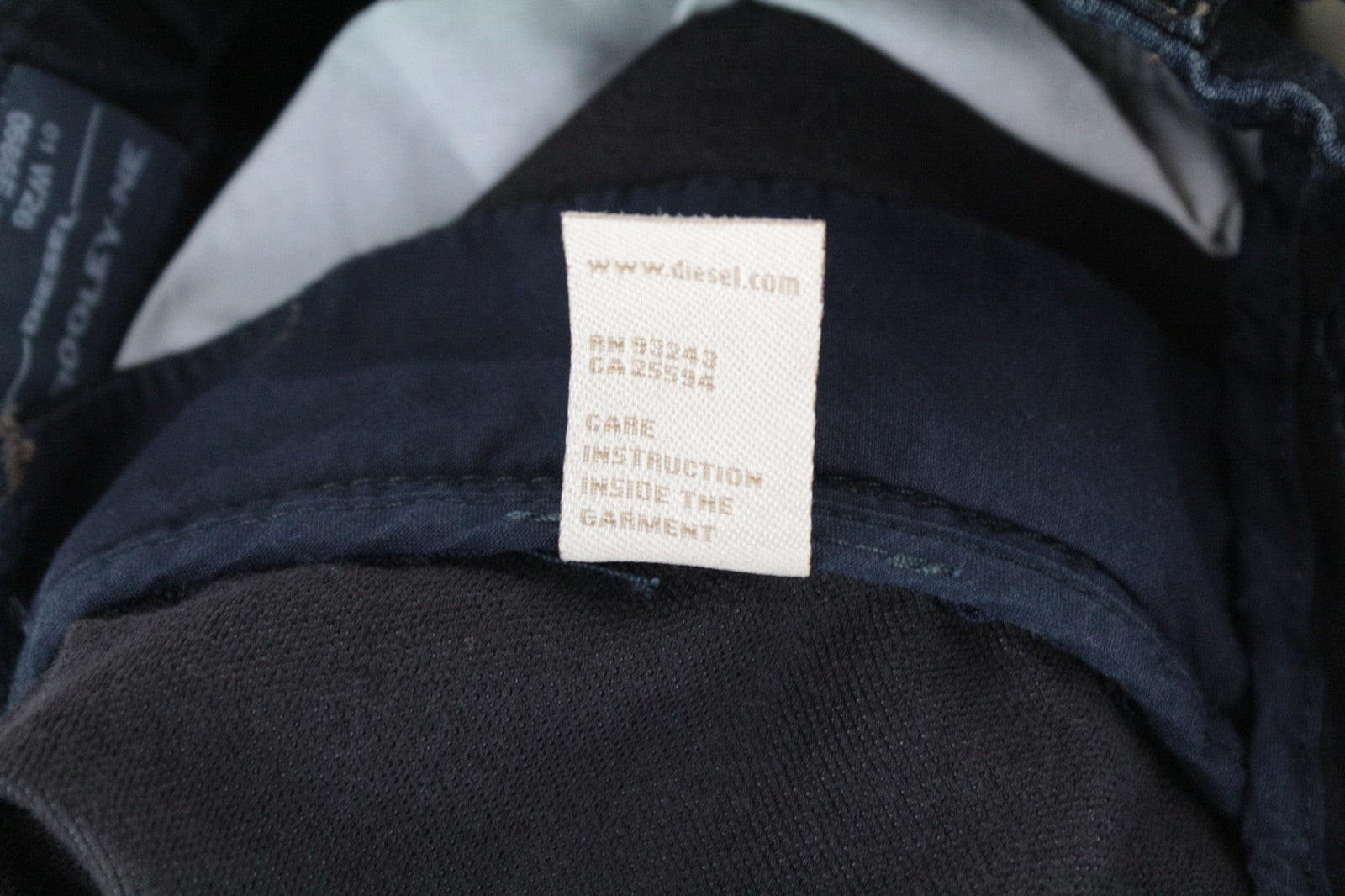 DIESEL Krooley-Ne 0686F W26 vyriški džinsai tamprūs berniukams mėlyni sportiniai Jogg siaurėjantys 