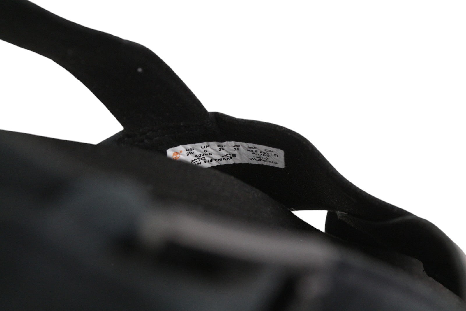 TIMBERLAND A23FE moteriškos basutės, 39 €, juodos, odinės, su platforma ir sagtimi. 