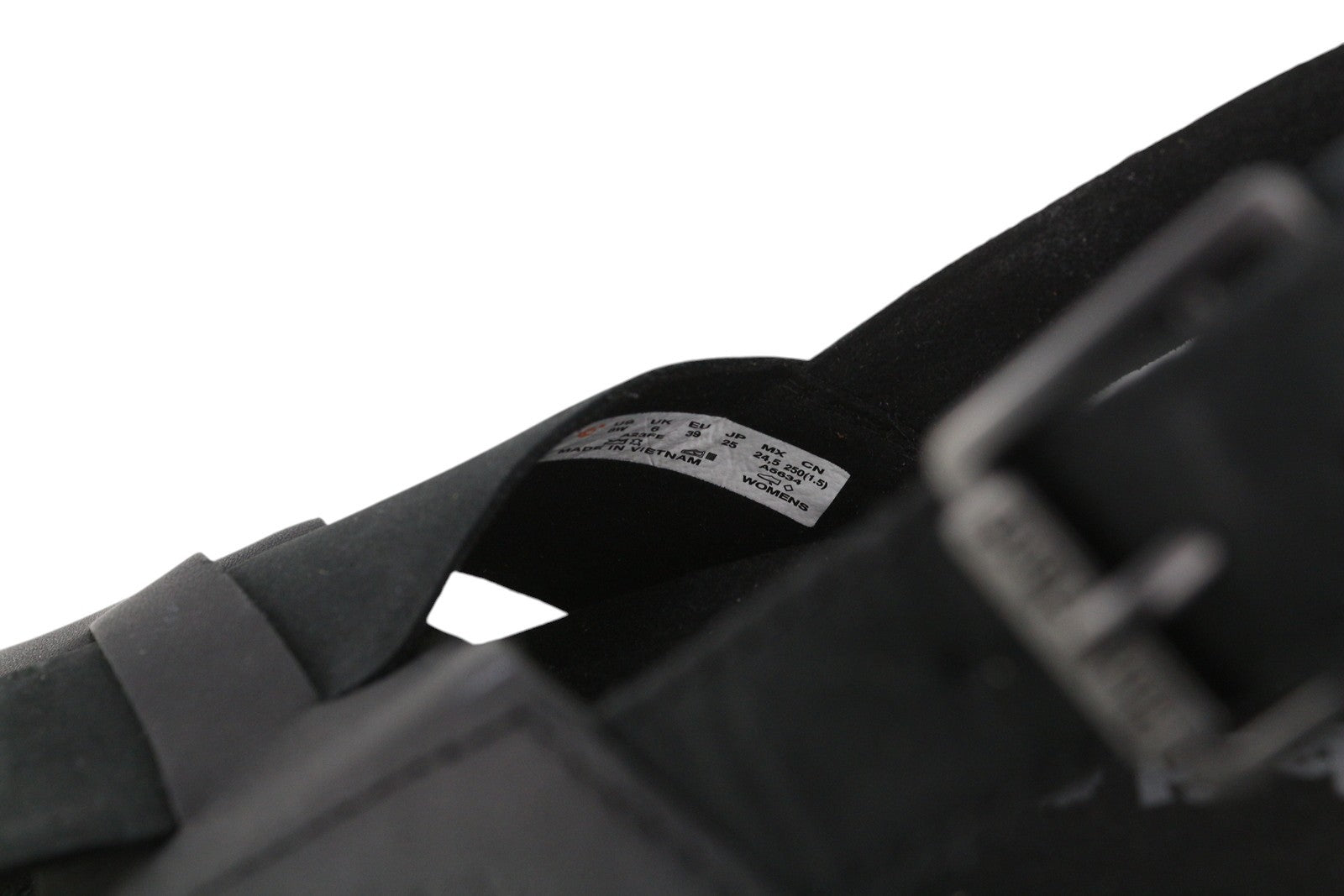 TIMBERLAND A23FE moteriškos basutės, 39 €, juodos, odinės, su platforma ir sagtimi. 