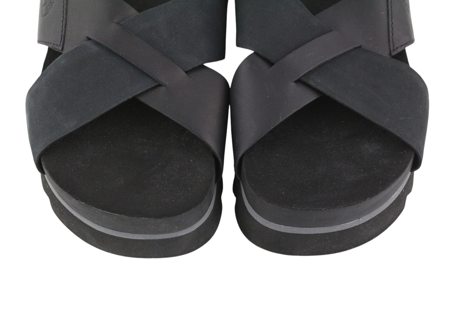 TIMBERLAND A23FE moteriškos basutės, 39 €, juodos, odinės, su platforma ir sagtimi. 