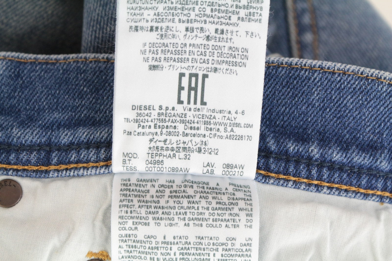 DIESEL Tepphar 089AW W29/L32 vyriški džinsai Slim Carrot spalvos su dirbtiniais dėmėtais džinsais 