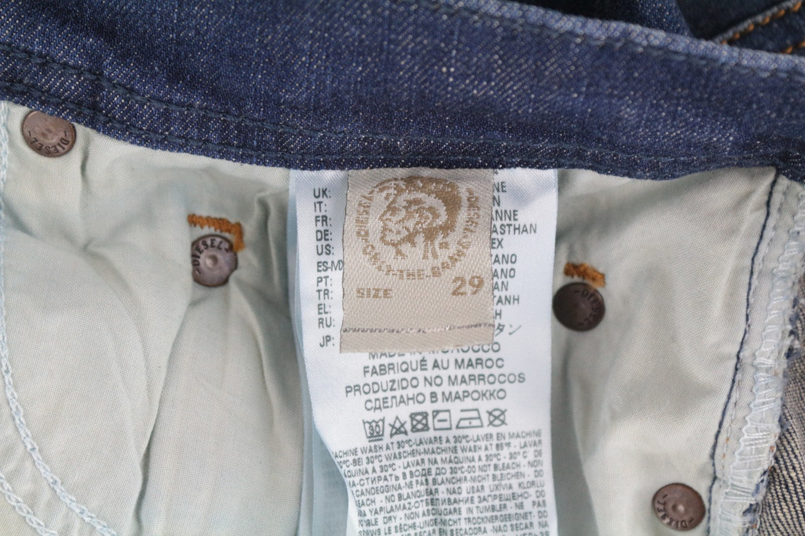 DIESEL Tepphar 084TX W29/L32 vyriški džinsai, aptempti, morkų kirpimo, sendinto stiliaus, mėlyni 