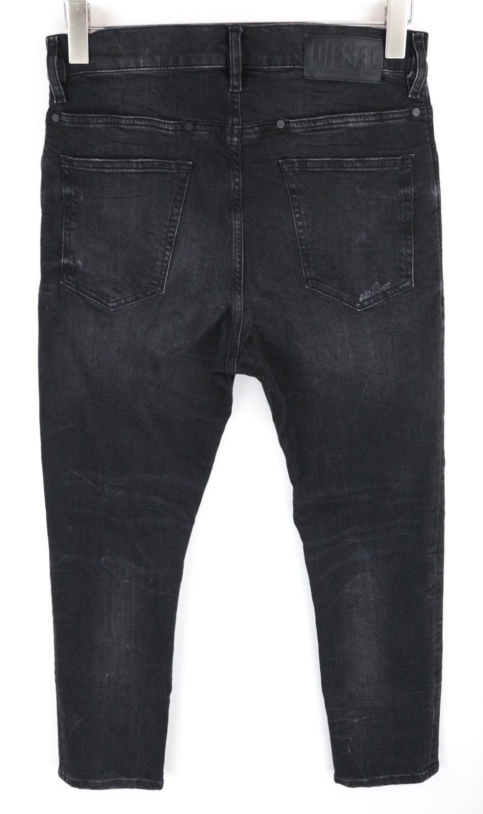 DIESEL D-Eetar 069DV W29/L30 vyriški džinsai su siaurėjančiomis plėšytomis detalėmis, juodi su sagomis.