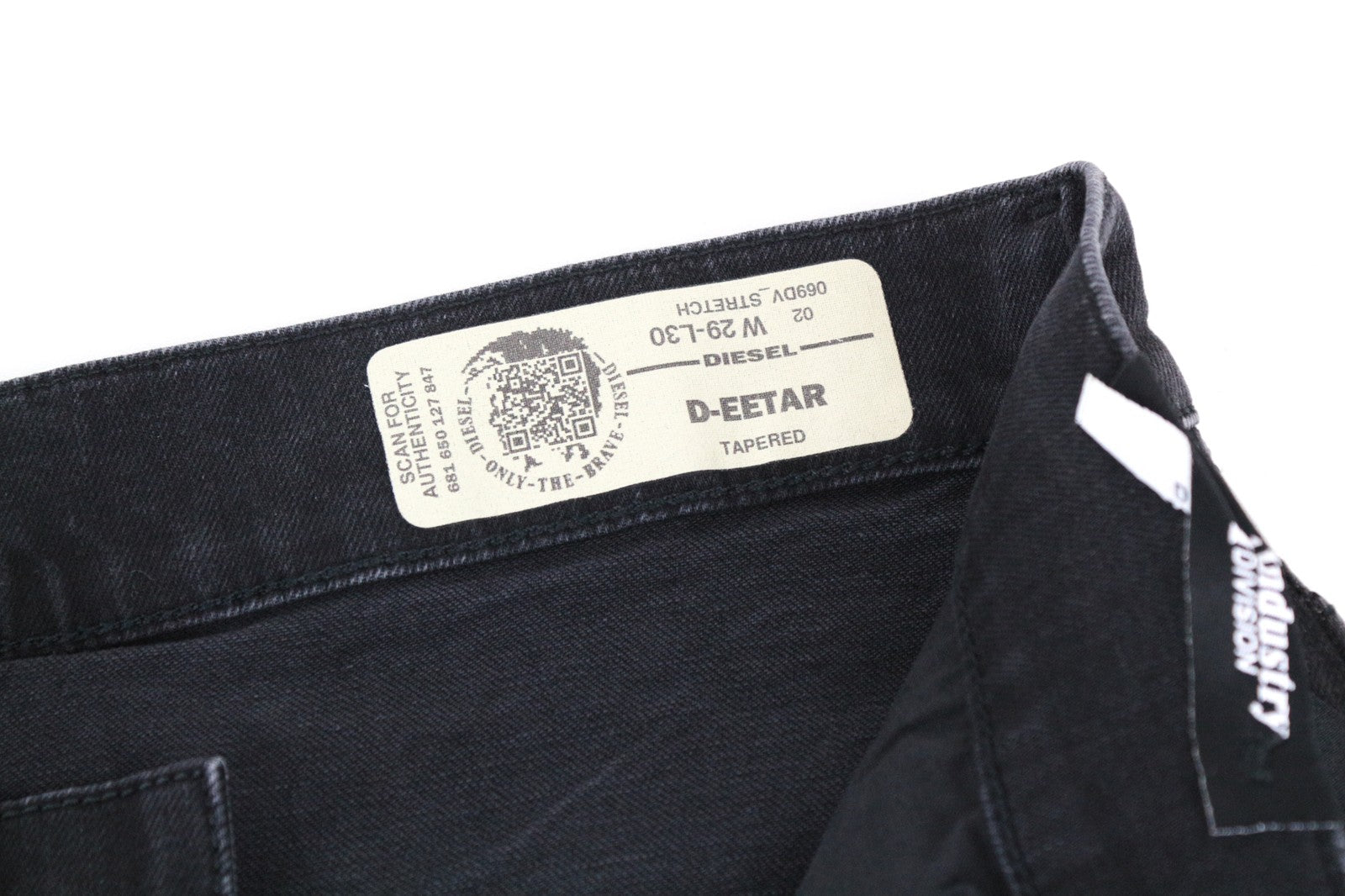 DIESEL D-Eetar 069DV W29/L30 vyriški džinsai su siaurėjančiomis plėšytomis detalėmis, juodi su sagomis.