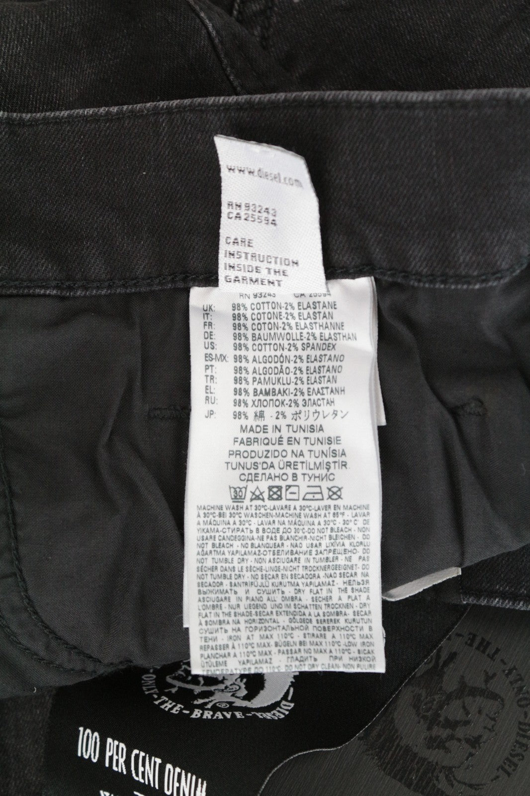 DIESEL D-Eetar 069DV W29/L30 vyriški džinsai su siaurėjančiomis plėšytomis detalėmis, juodi su sagomis.