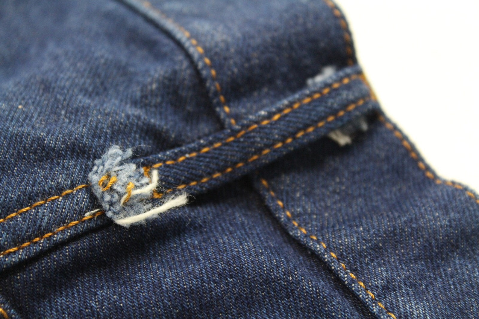 DIESEL Mharky 0706Q vyriški džinsai W34/L32 Slim Classic Mid Blue su sagomis 