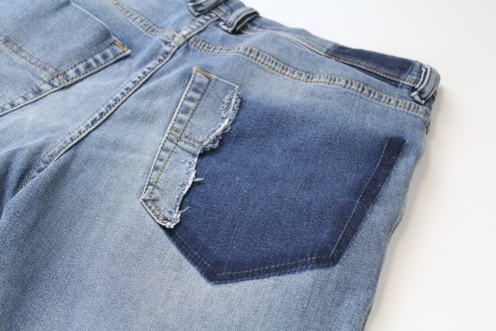 DIESEL Tepphar-R 084SV vyriški džinsai W31/L32 šviesiai mėlyni, ploni, su sagomis, morkų spalvos 