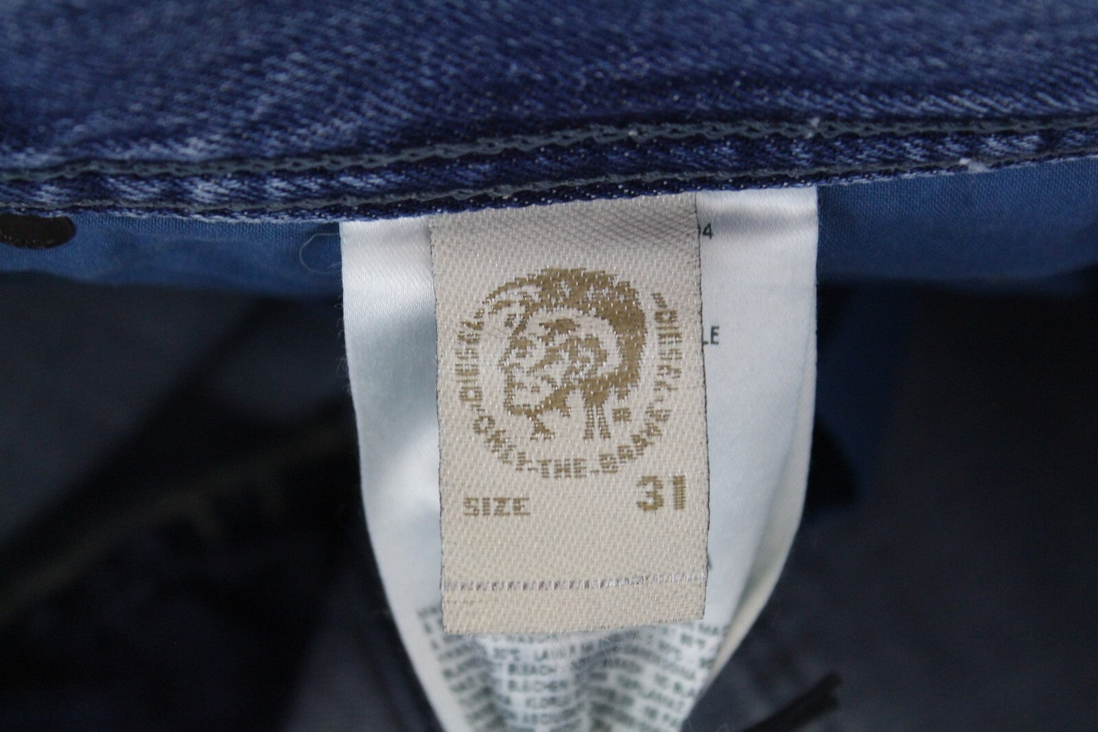 DIESEL Rhial 084FC vyriški džinsai W31/L32 Slim su sagomis šviesiai mėlyni morkų spalvos 