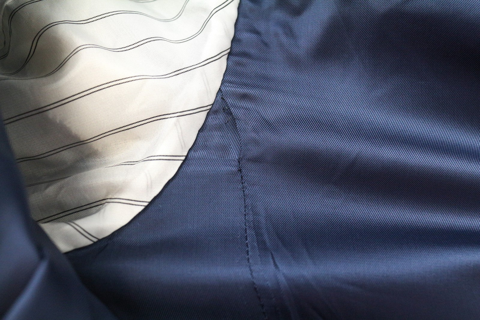 SUITSUPPLY klasikinis vyriškas švarkas UK46R su vilnoniu pamušalu ir vienaeiliu... 