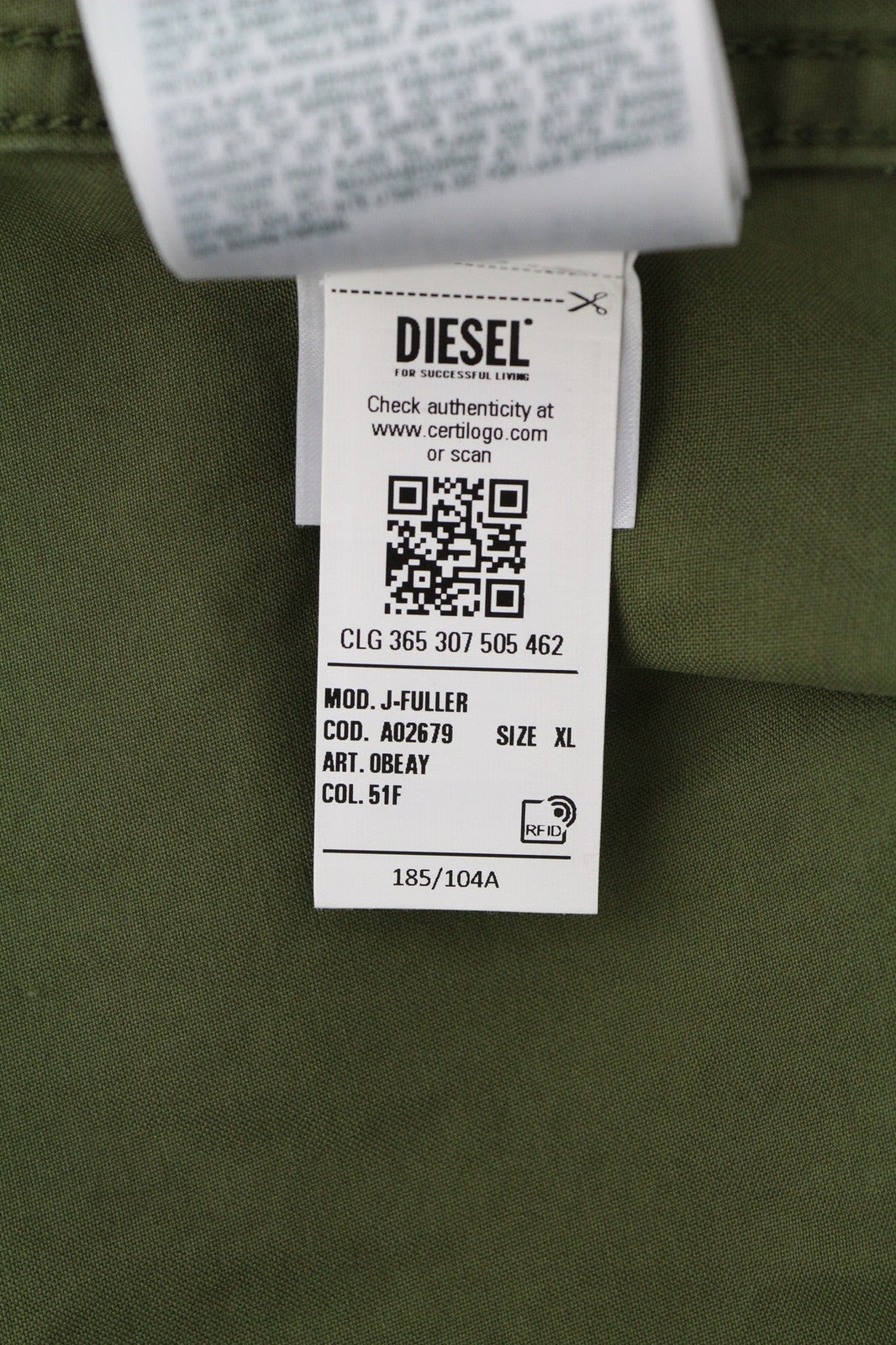 DIESEL J-Fuller vyriška striukė XL chaki spalvos marškinėliai su sagomis apykakle, rekomenduojama kaina – 295 € 