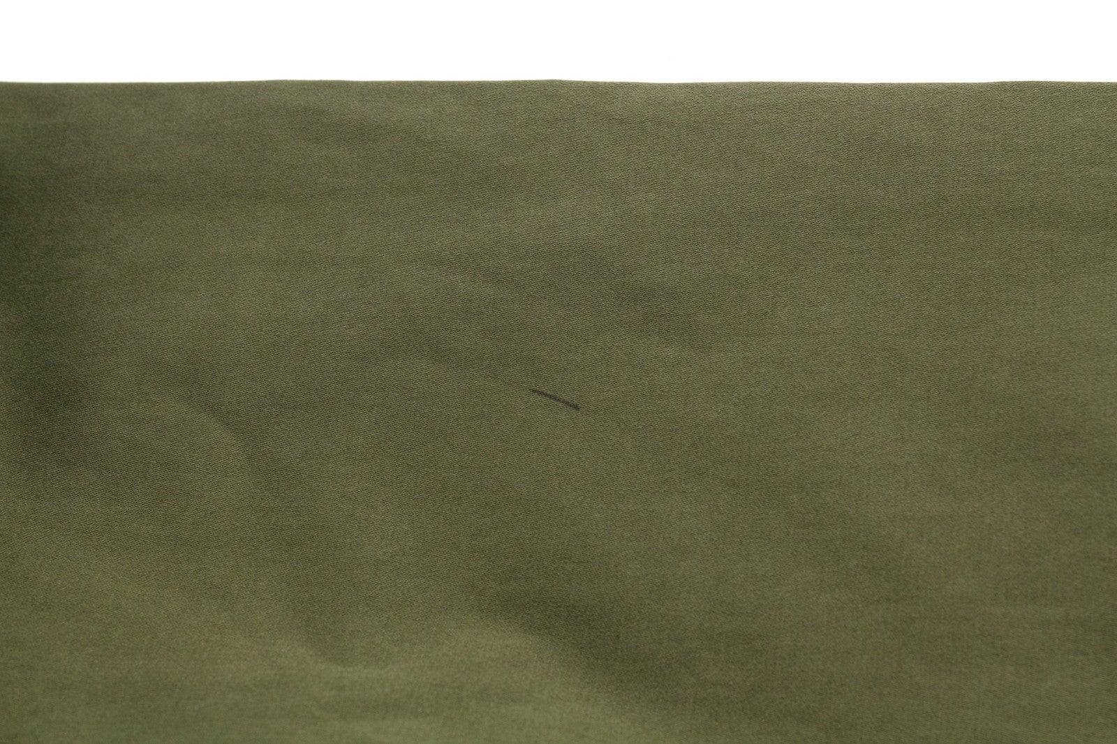 DIESEL J-Fuller vyriška striukė XL chaki spalvos su marškinėliais ir sagomis apykakle, rekomenduojama kaina – 295 € 