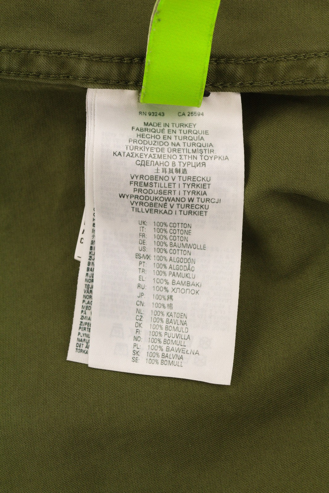 DIESEL J-Fuller vyriška striukė XL chaki spalvos su marškinėliais ir sagomis apykakle, rekomenduojama kaina – 295 € 