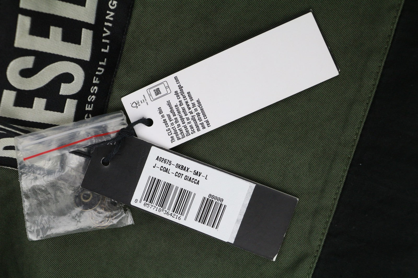 DIESEL J-Coal-Cot vyriška striukė, L dydžio, žalia, su užtrauktuku per visą apykaklę, su pamušalu. RMK 230 €. 