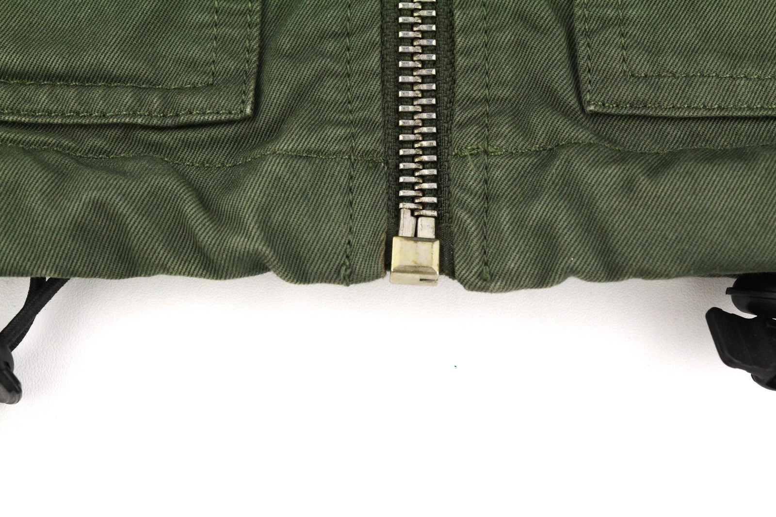 DIESEL J-Coal-Cot vyriška striukė, L dydžio, žalia, su užtrauktuku per visą apykaklę, su pamušalu. RMK 230 €. 