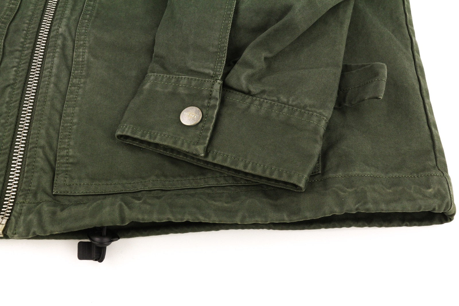 DIESEL J-Coal-Cot vyriška striukė, L dydžio, žalia, su užtrauktuku per visą apykaklę, su pamušalu. RMK 230 €. 