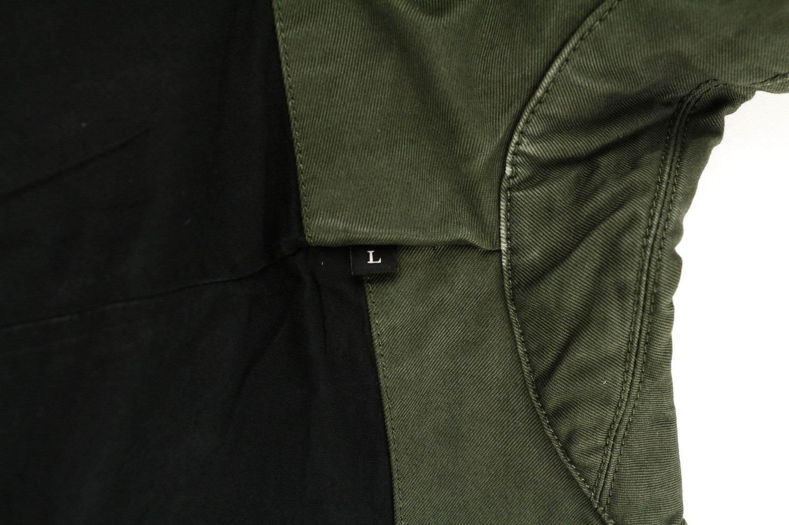 DIESEL J-Coal-Cot vyriška striukė, L dydžio, žalia, su užtrauktuku per visą apykaklę, su pamušalu. RMK 230 €. 