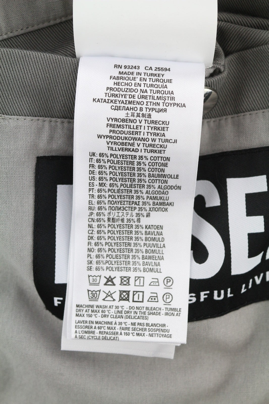 DIESEL J-Howe-LS vyriška striukė, pilka, su užtrauktuku ir pamušalu, kaina – 450 € 