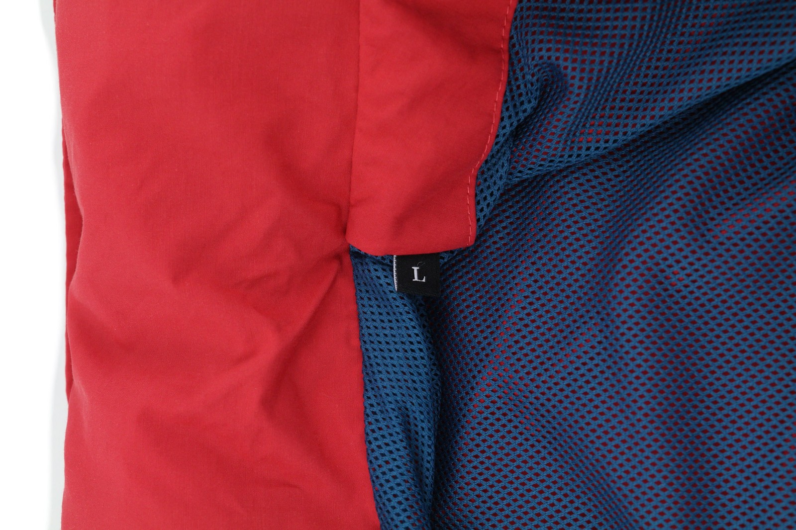 DIESEL J-Rodney-A vyriška striukė, L dydžio, laisva, su paslėptu gobtuvu, užtrauktuku, rekomenduojama kaina – 325 € 