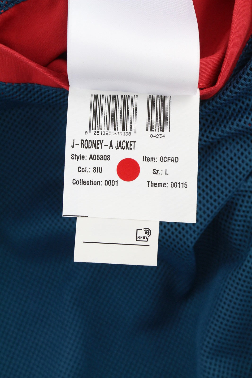 DIESEL J-Rodney-A vyriška striukė, L dydžio, laisva, su paslėptu gobtuvu, užtrauktuku, rekomenduojama kaina – 325 € 