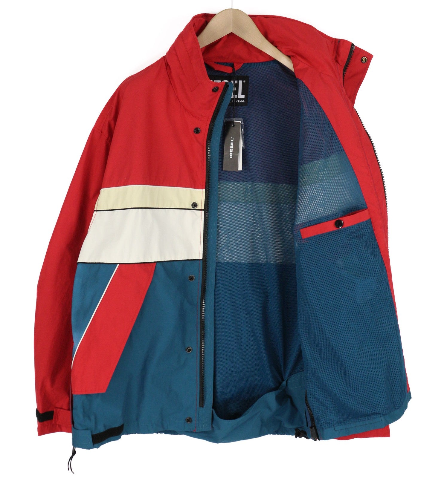 DIESEL J-Rodney-A vyriška striukė, L dydžio, laisva, su paslėptu gobtuvu, užtrauktuku, rekomenduojama kaina – 325 € 