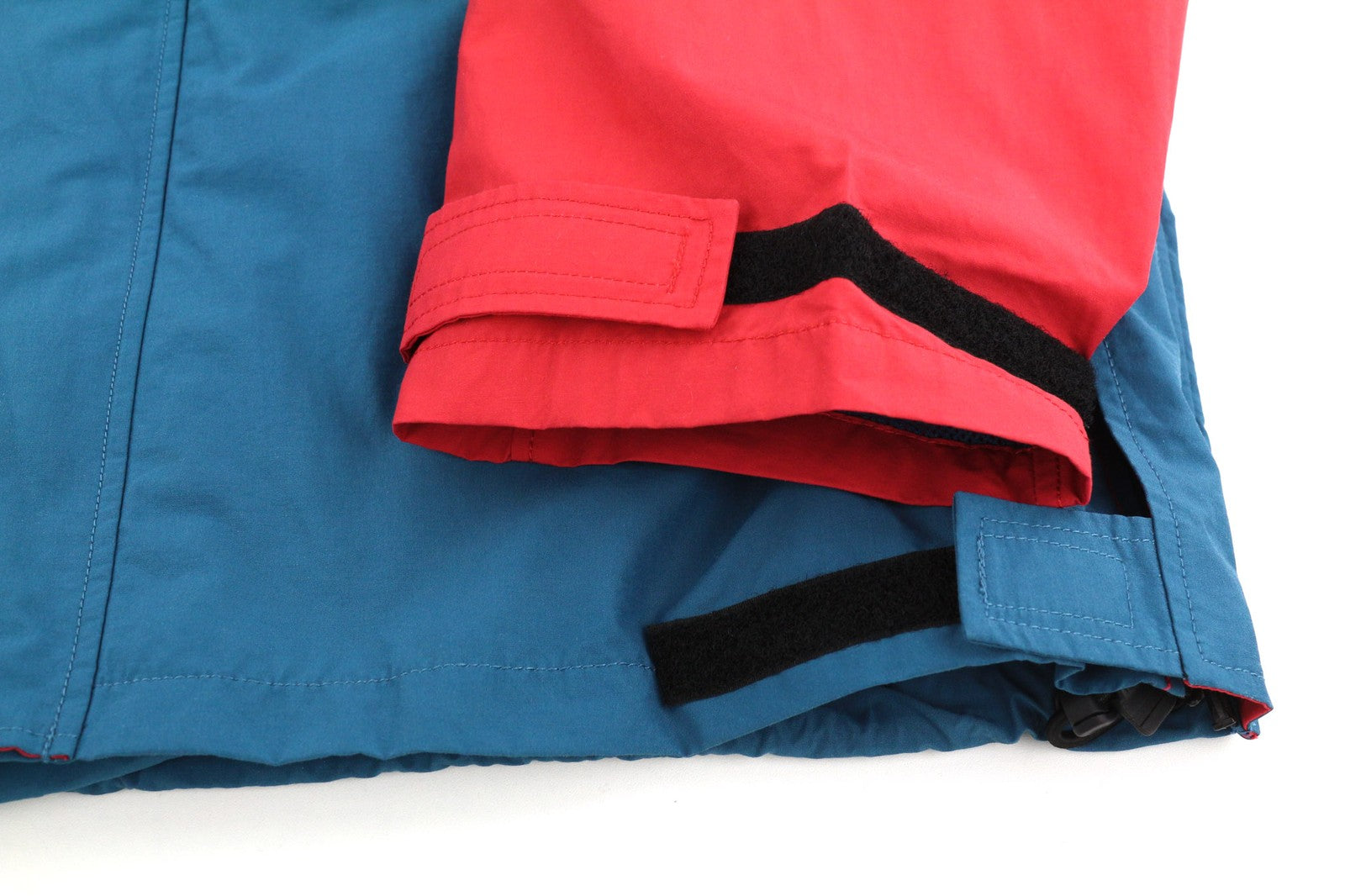 DIESEL J-Rodney-A vyriška striukė, L dydžio, laisva, su paslėptu gobtuvu, užtrauktuku, rekomenduojama kaina – 325 € 