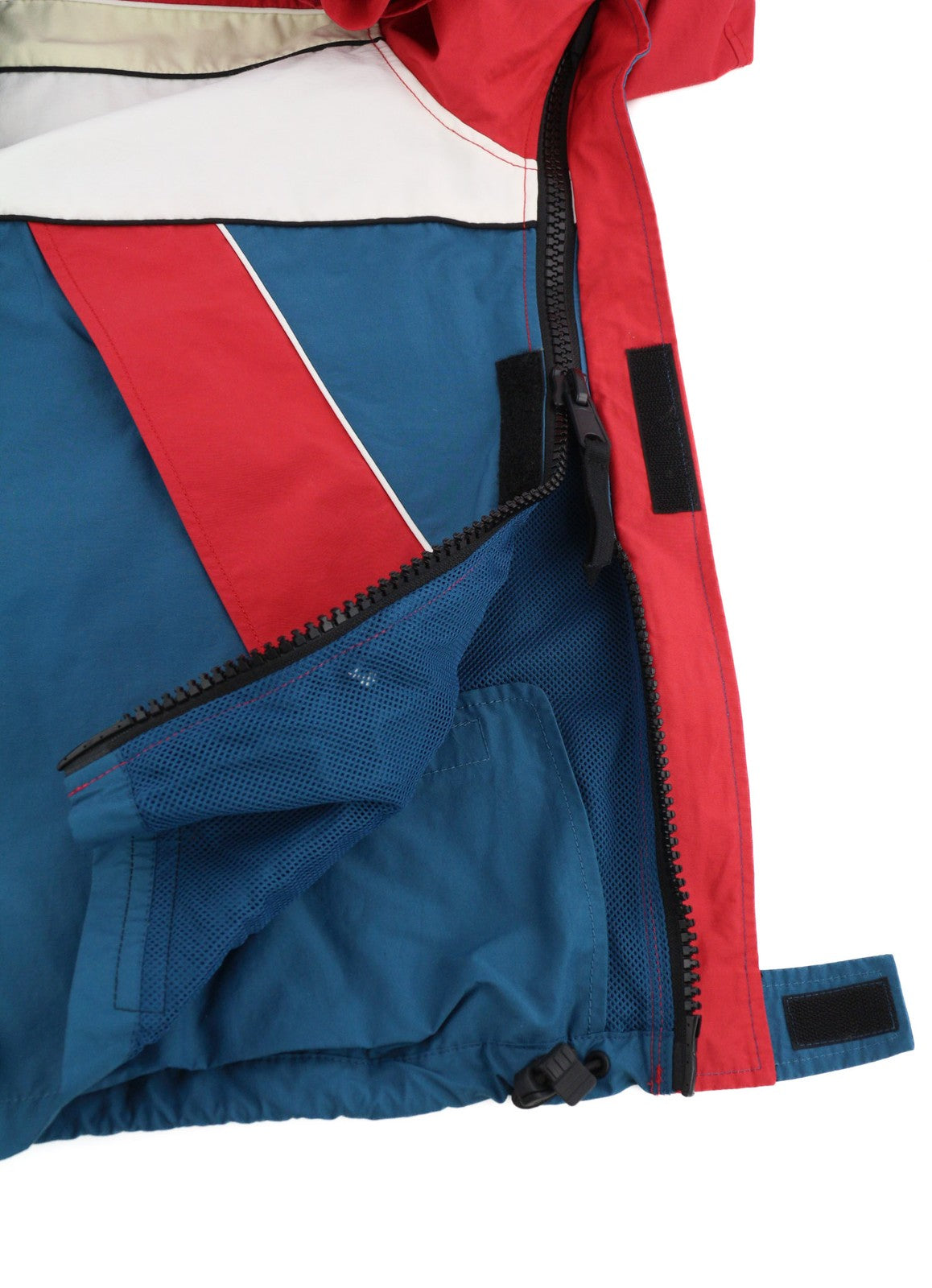 DIESEL J-Rodney-A vyriška striukė, L dydžio, laisva, su paslėptu gobtuvu, užtrauktuku, rekomenduojama kaina – 325 € 