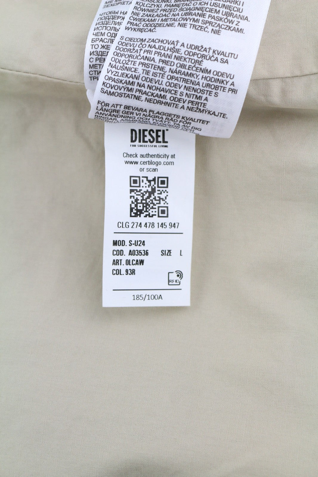 DIESEL S-U24 vyriška striukė, L dydžio, vėjui nepralaidi, su spaudėmis ir dengta apykakle, rekomenduojama kaina – 275 € 