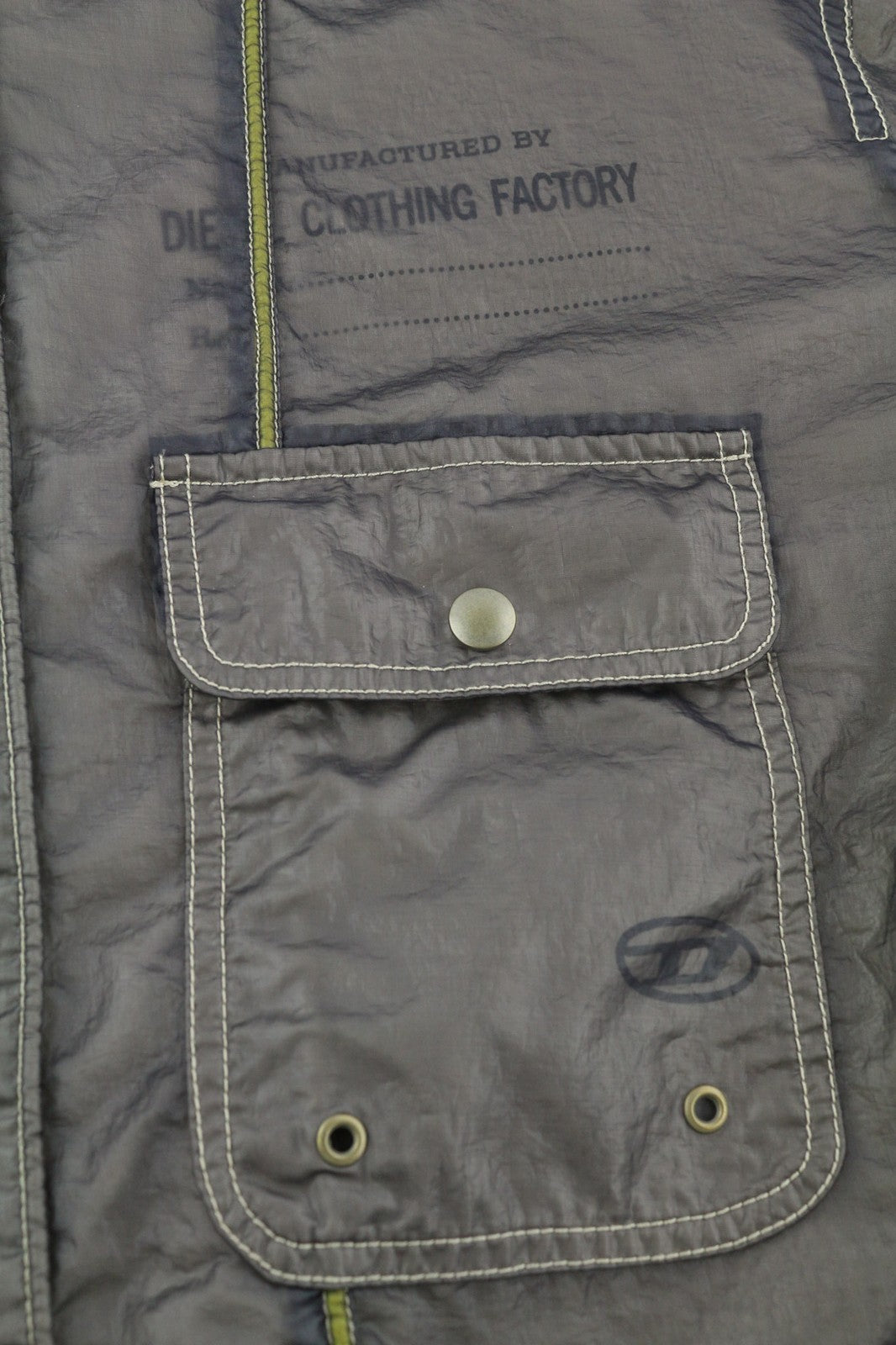 DIESEL S-U24 vyriška striukė, L dydžio, vėjui nepralaidi, su spaudėmis ir dengta apykakle, rekomenduojama kaina – 275 € 