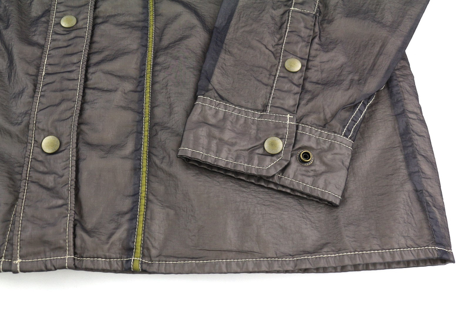 DIESEL S-U24 vyriška striukė, L dydžio, vėjui nepralaidi, su spaudėmis ir dengta apykakle, rekomenduojama kaina – 275 € 