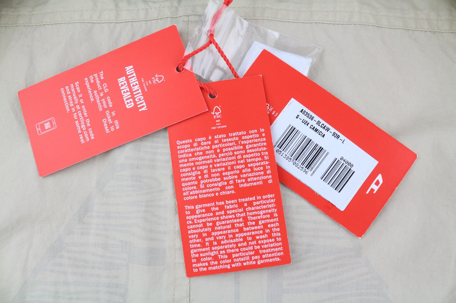 DIESEL S-U24 vyriška striukė, L dydžio, vėjui nepralaidi, su spaudėmis ir dengta apykakle, rekomenduojama kaina – 275 € 