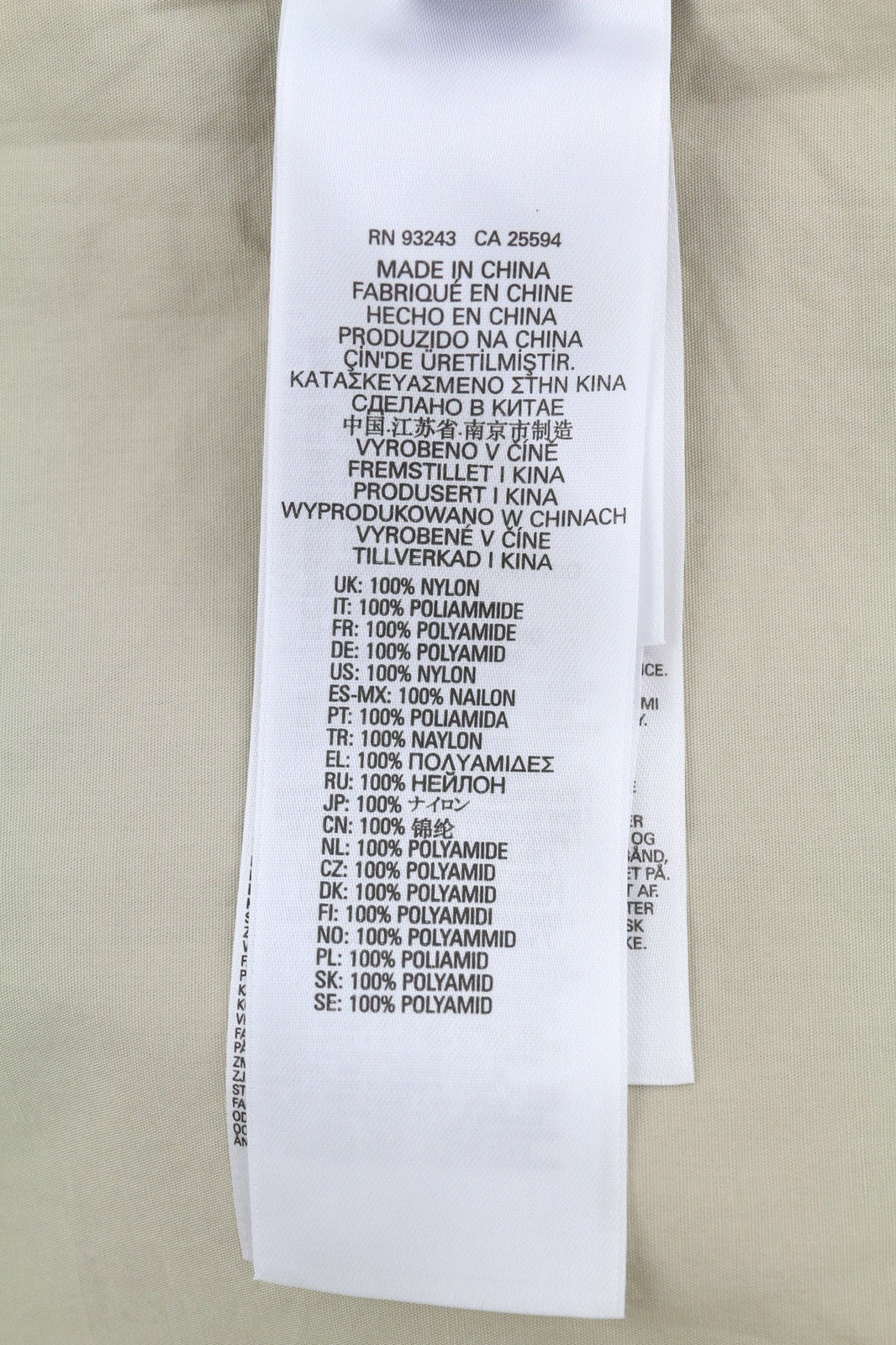 DIESEL S-U24 vyriška striukė, L dydžio, vėjui nepralaidi, su spaudėmis ir dengta apykakle, rekomenduojama kaina – 275 € 