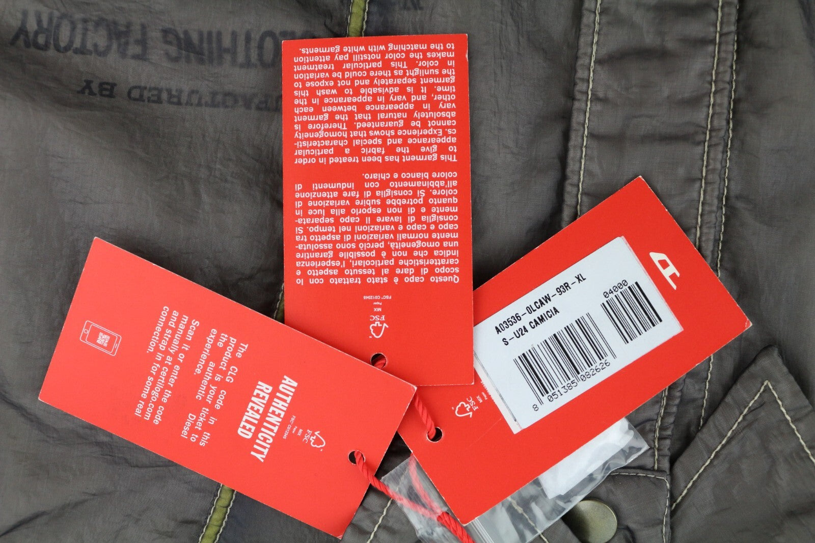 DIESEL S-U24 vyriška striukė XL dydžio, vėjui nepralaidi, su spaudėmis ir dengta apykakle, rekomenduojama kaina – 275 € 