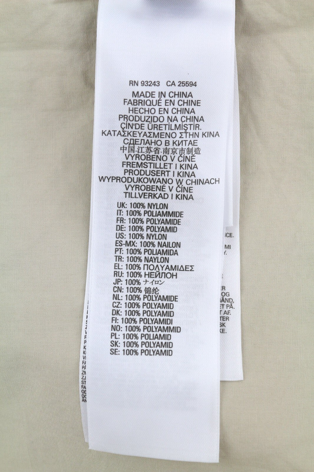 DIESEL S-U24 vyriška striukė XL dydžio, vėjui nepralaidi, su spaudėmis ir dengta apykakle, rekomenduojama kaina – 275 € 