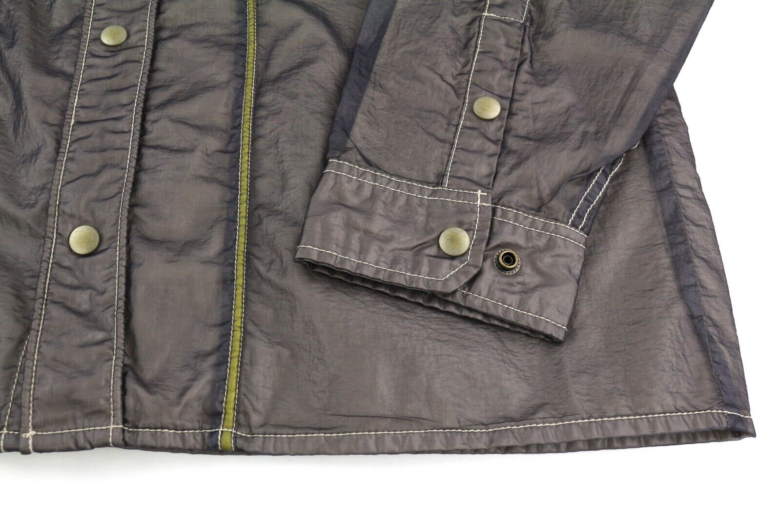 DIESEL S-U24 vyriška striukė XL dydžio, vėjui nepralaidi, su spaudėmis ir dengta apykakle, rekomenduojama kaina – 275 € 