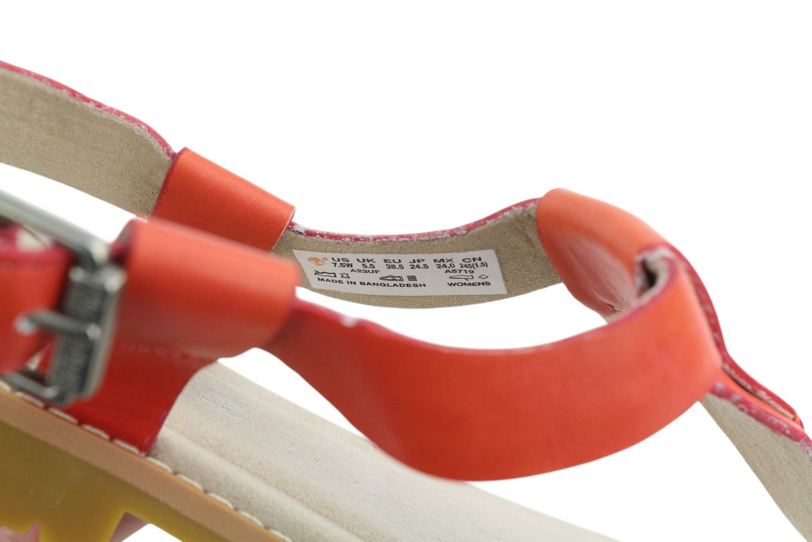 TIMBERLAND A23UF moteriškos basutės, 38,5 dydžio, oranžinės spalvos, odinės atviros nosies, plokščiapadžiai logotipai, laisvalaikio stiliaus. 