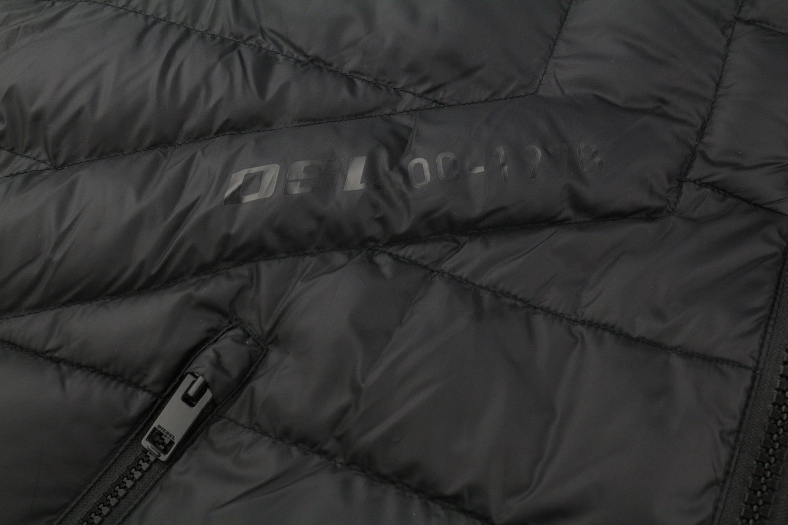 DIESEL W-Dwain-21 vyriška striukė su užtrauktuku ir dygsniuotu gobtuvu, 2XL, 3M, RRP 350 € 