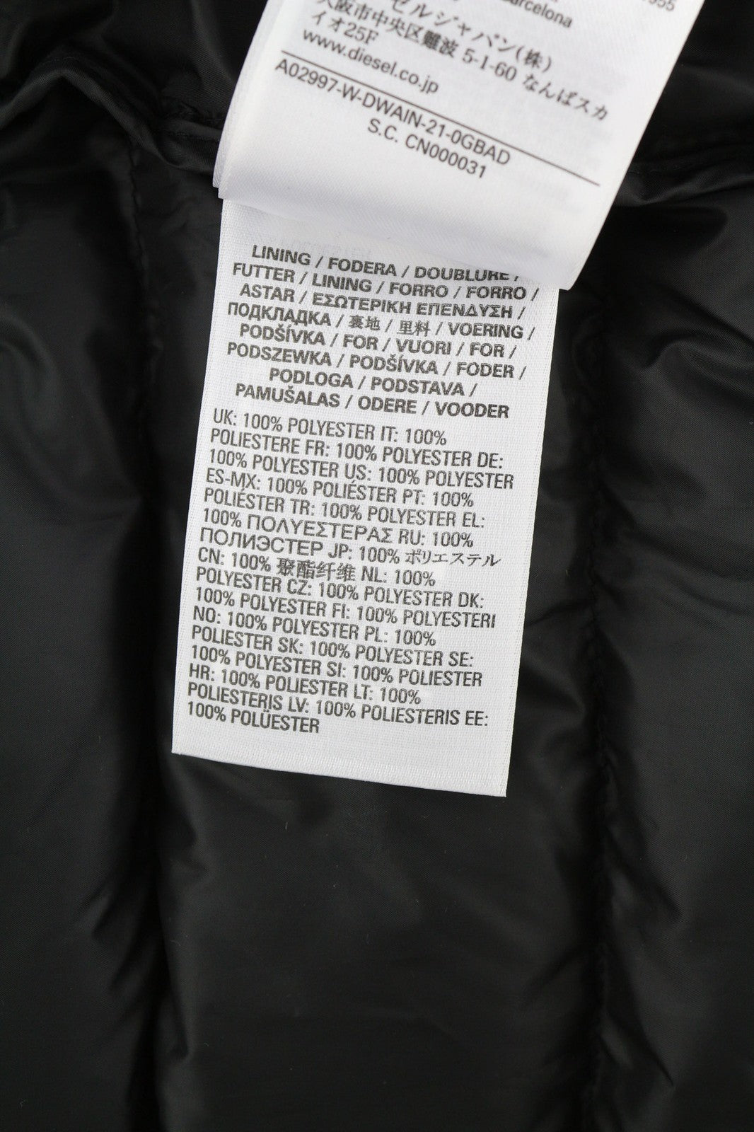 DIESEL W-Dwain-21 vyriška striukė, 2XL, juoda, pūsta, dygsniuota, su gobtuvu, 3M, rekomenduojama mažmeninė kaina – 350 € 