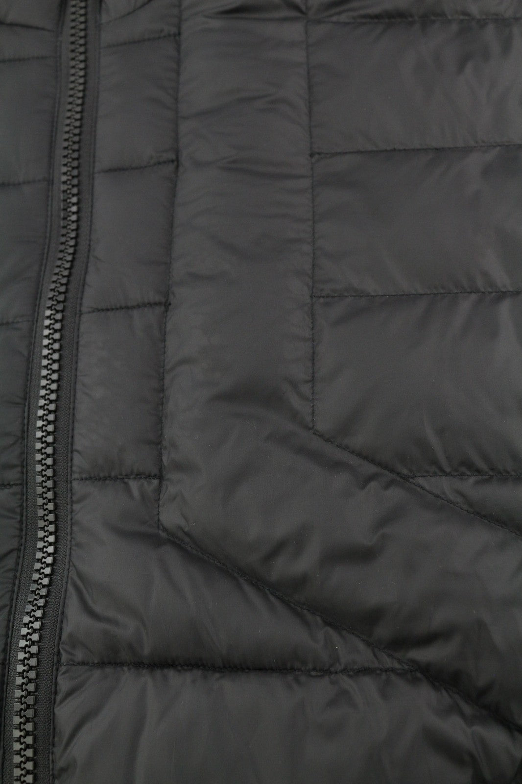 DIESEL W-Dwain-21 vyriška striukė, 2XL, juoda, pūsta, dygsniuota, su gobtuvu, 3M, rekomenduojama mažmeninė kaina – 350 € 