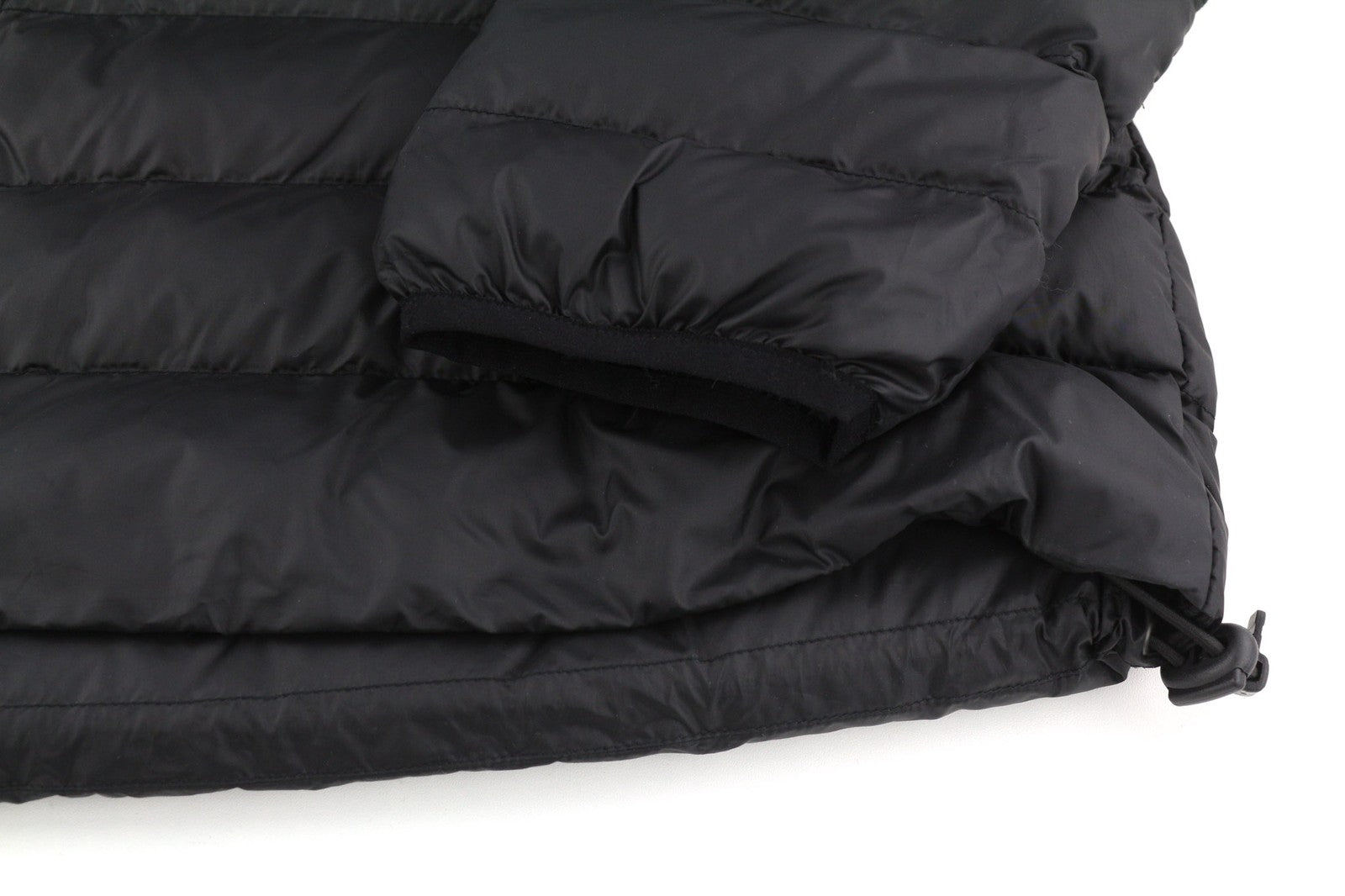 DIESEL W-Dwain-21 vyriška striukė, 2XL, juoda, pūsta, dygsniuota, su gobtuvu, 3M, rekomenduojama mažmeninė kaina – 350 € 