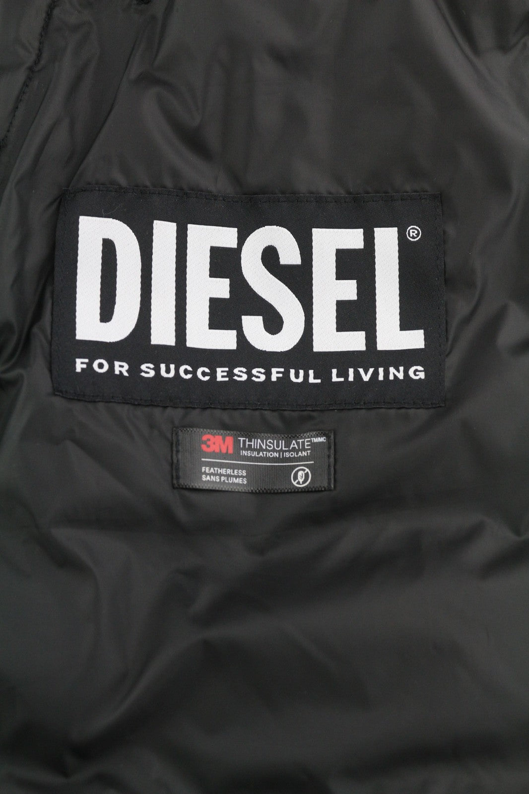 DIESEL W-Dwain-21 vyriška striukė, 2XL, juoda, pūsta, dygsniuota, su gobtuvu, 3M, rekomenduojama mažmeninė kaina – 350 € 