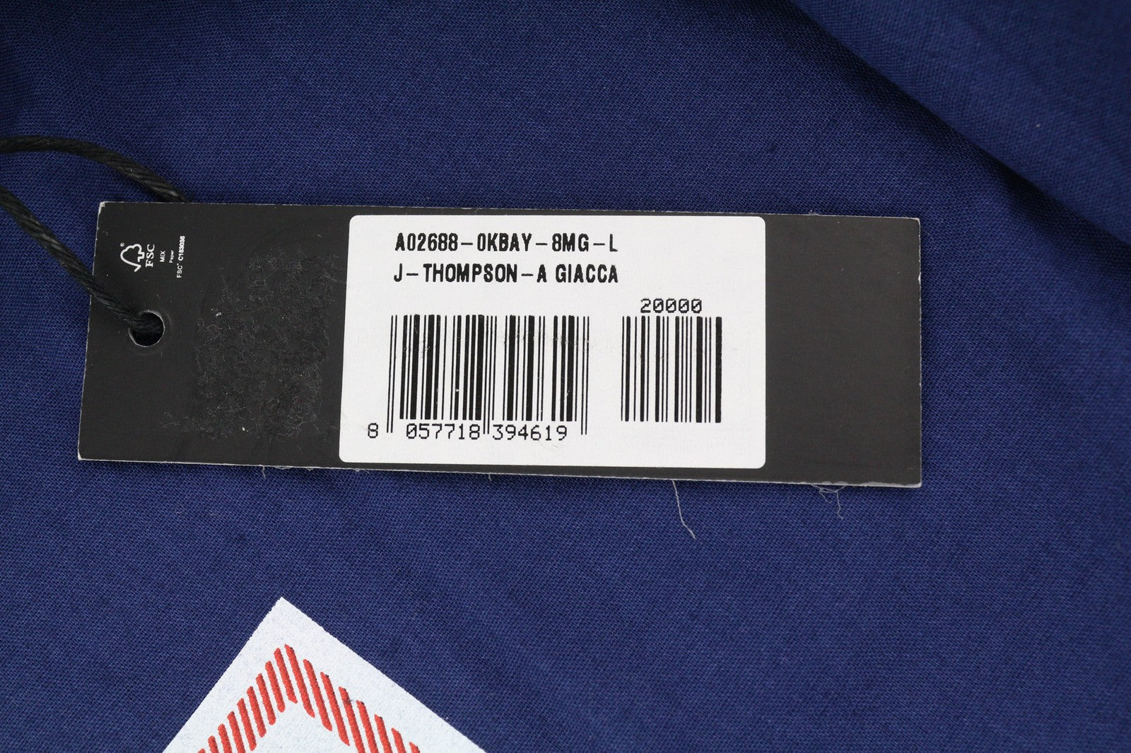 DIESEL J-Thompson-A vyriška striukė, mėlyna, L dydžio, su užtrauktuku ir pamušalu. Rekomenduojama kaina – 350 €. 