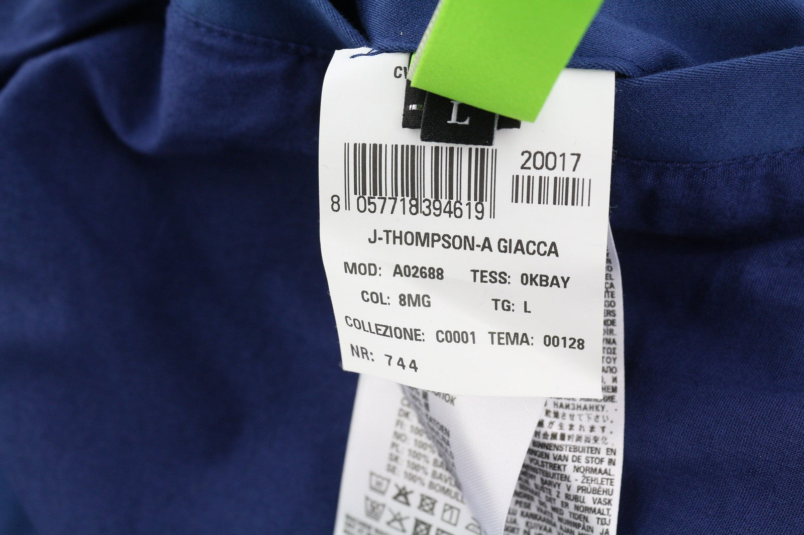 DIESEL J-Thompson-A vyriška striukė, mėlyna, L dydžio, su užtrauktuku ir pamušalu. Rekomenduojama kaina – 350 €. 