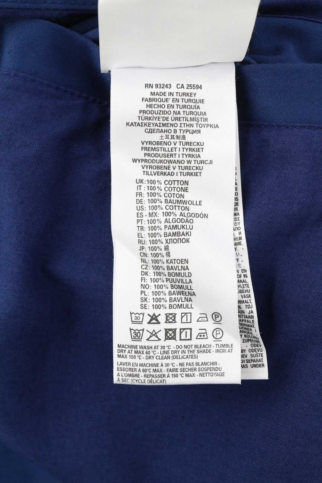 DIESEL J-Thompson-A vyriška striukė, mėlyna, L dydžio, su užtrauktuku ir pamušalu. Rekomenduojama kaina – 350 €. 