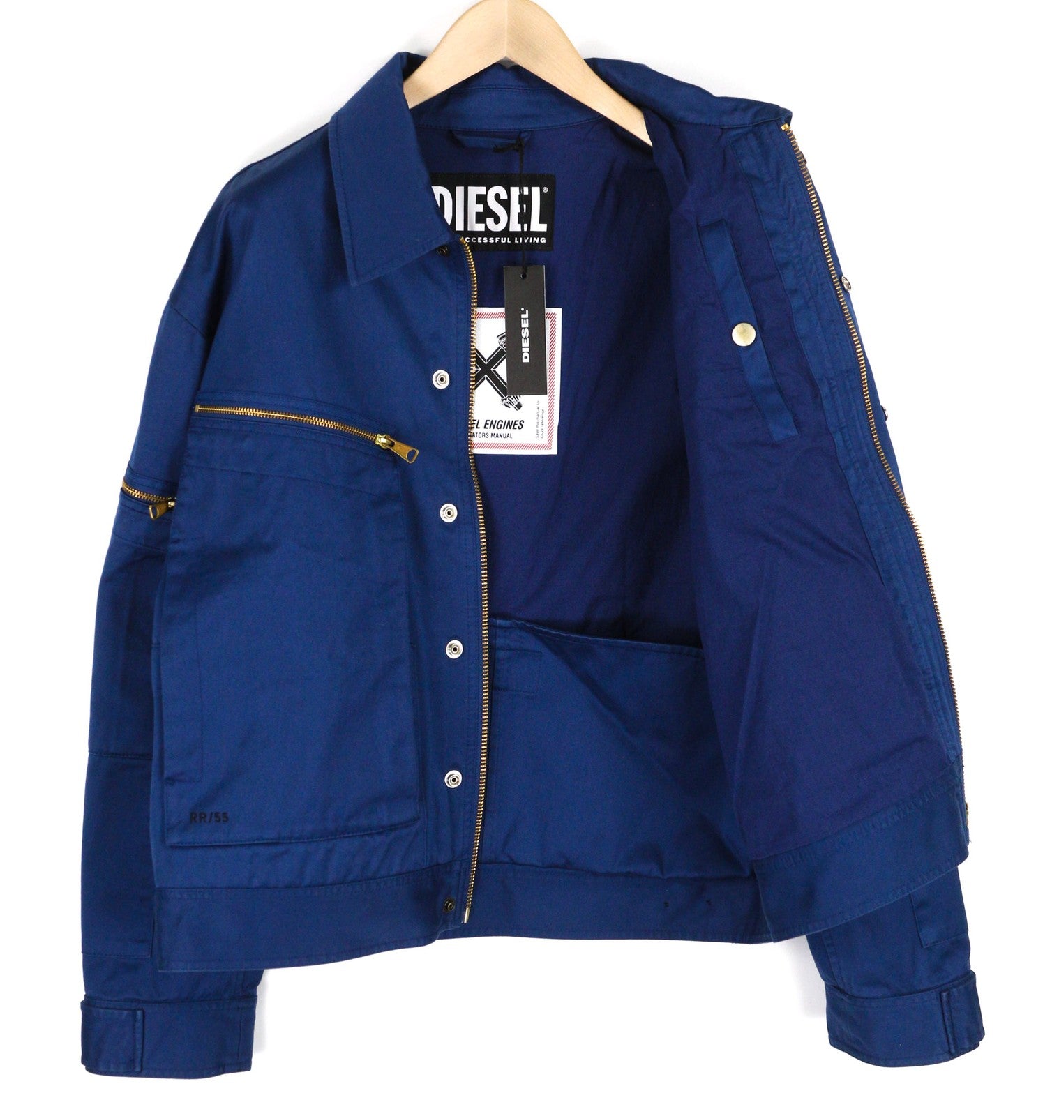 DIESEL J-Thompson-A vyriška striukė, mėlyna, L dydžio, su užtrauktuku ir pamušalu. Rekomenduojama kaina – 350 €. 