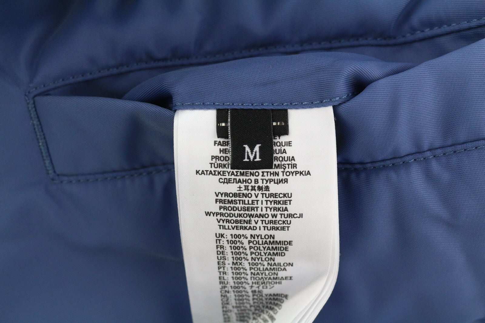 DIESEL J-Ma-One-Rev vyriška striukė M, dvipusė, izoliuota, su pilnomis užtrauktukinėmis kišenėmis, rekomenduojama kaina – 450 € 