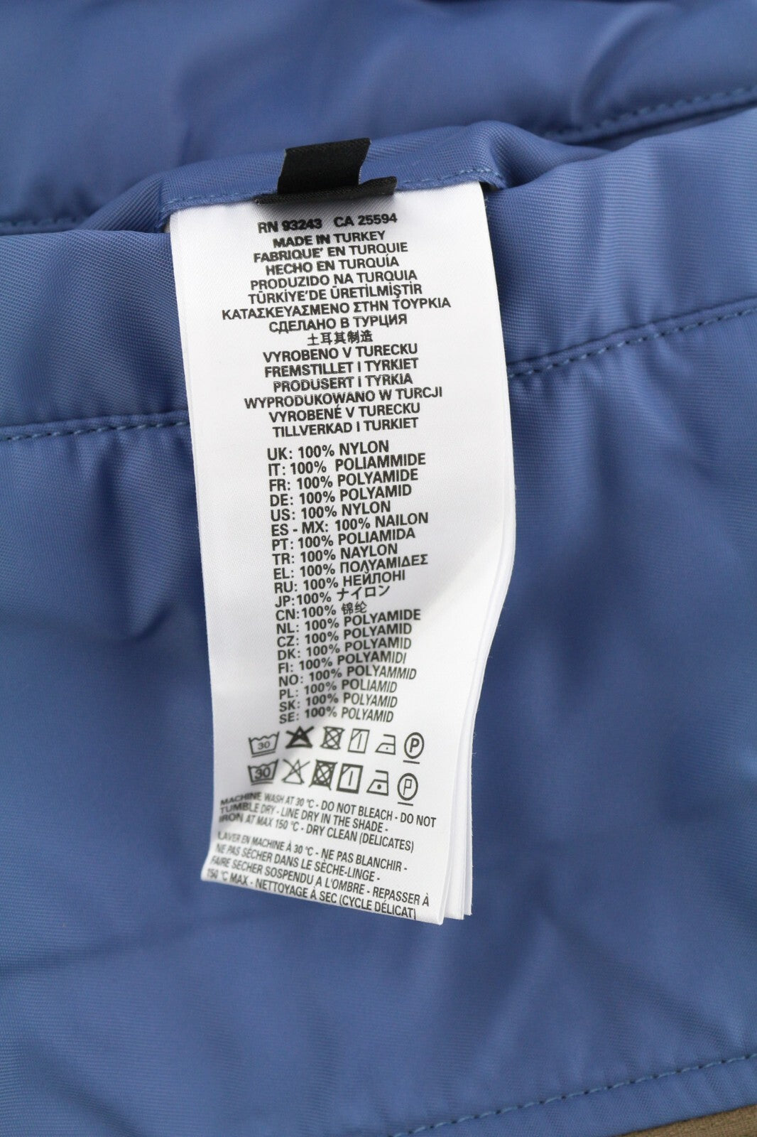 DIESEL J-Ma-One-Rev vyriška striukė M, dvipusė, izoliuota, su pilnomis užtrauktukinėmis kišenėmis, rekomenduojama kaina – 450 € 