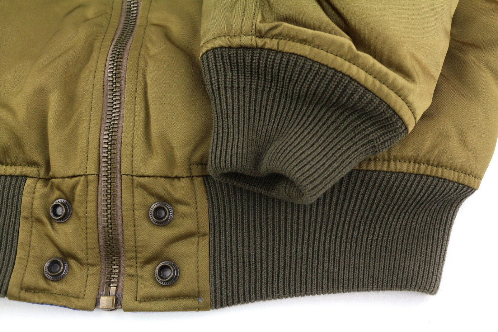 DIESEL J-Ma-One-Rev vyriška striukė M, dvipusė, izoliuota, su pilnomis užtrauktukinėmis kišenėmis, rekomenduojama kaina – 450 € 