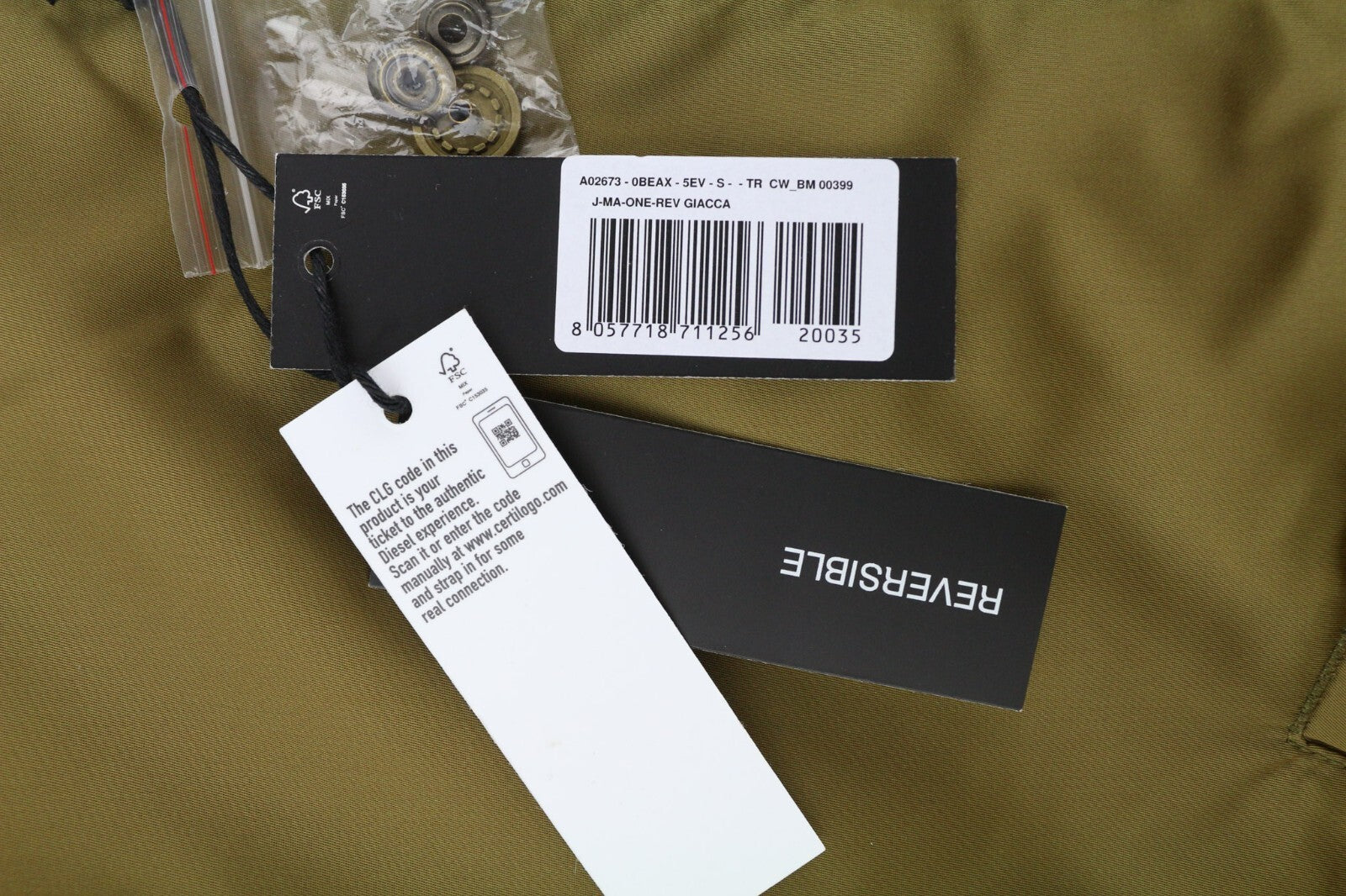 DIESEL J-Ma-One-Rev vyriška striukė S, dvipusė, izoliuota, su pilnomis užtrauktukinėmis kišenėmis, rekomenduojama kaina – 450 € 