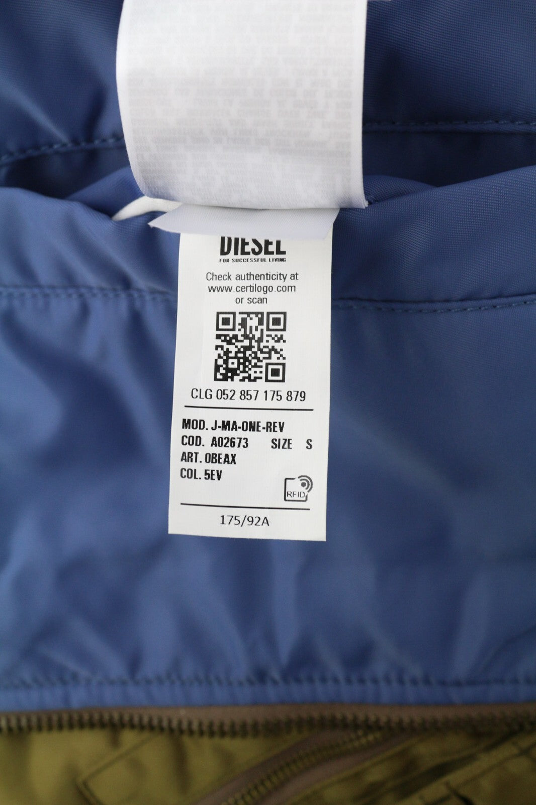 DIESEL J-Ma-One-Rev vyriška striukė S, dvipusė, izoliuota, su pilnomis užtrauktukinėmis kišenėmis, rekomenduojama kaina – 450 € 