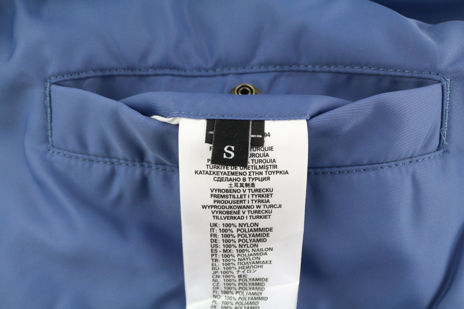 DIESEL J-Ma-One-Rev vyriška striukė S, dvipusė, izoliuota, su pilnomis užtrauktukinėmis kišenėmis, rekomenduojama kaina – 450 € 